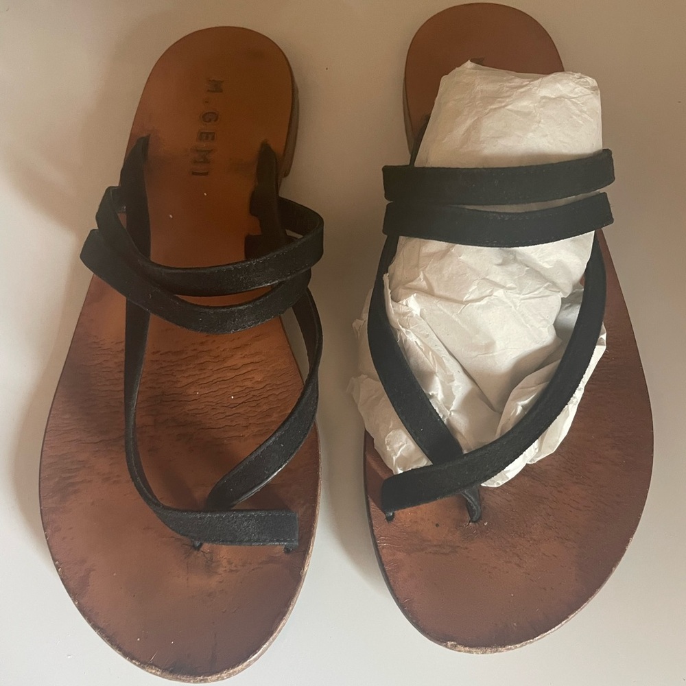 M. Gemi Black Strappy suede Sandals
